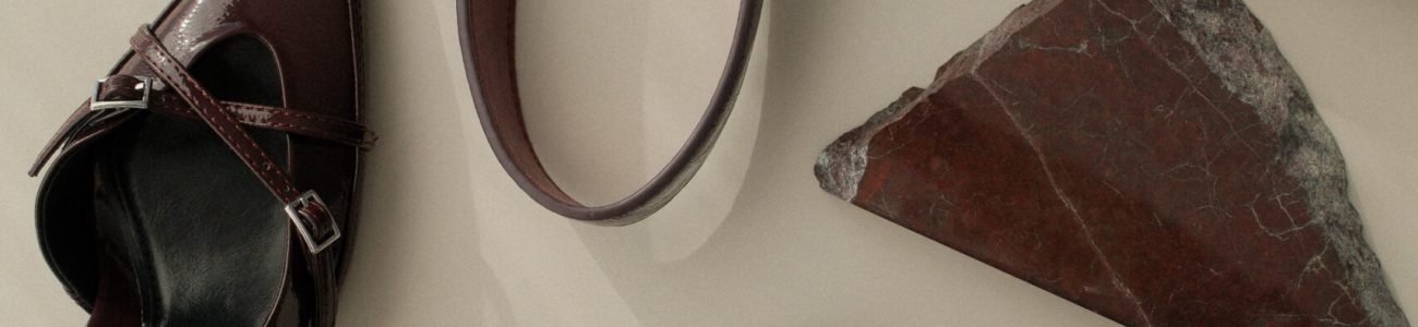 kaboompics cherry coded aesthetic burgundy color trend in fashion 38396