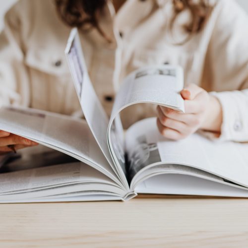 kaboompics woman with book 17021